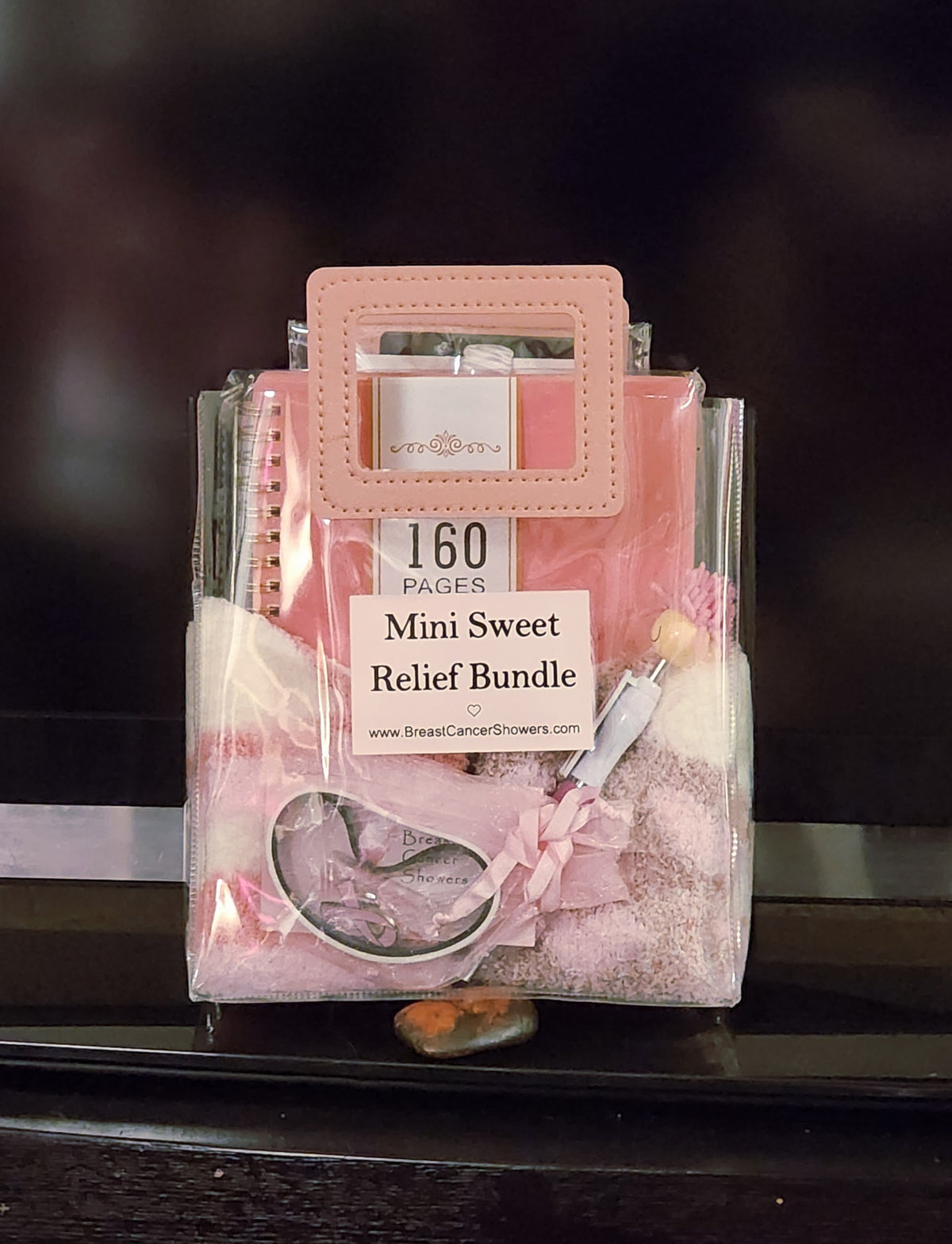 Kit - Notepad (160 pgs), 2 Cozy Socks and Satin Eye Mask